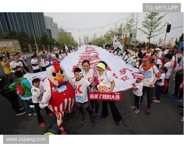 黑人足球明星与女儿的温馨时光展现亲子之爱与运动激情 黑人足球明星与女儿的温馨时光展现亲子之爱与运动激情
